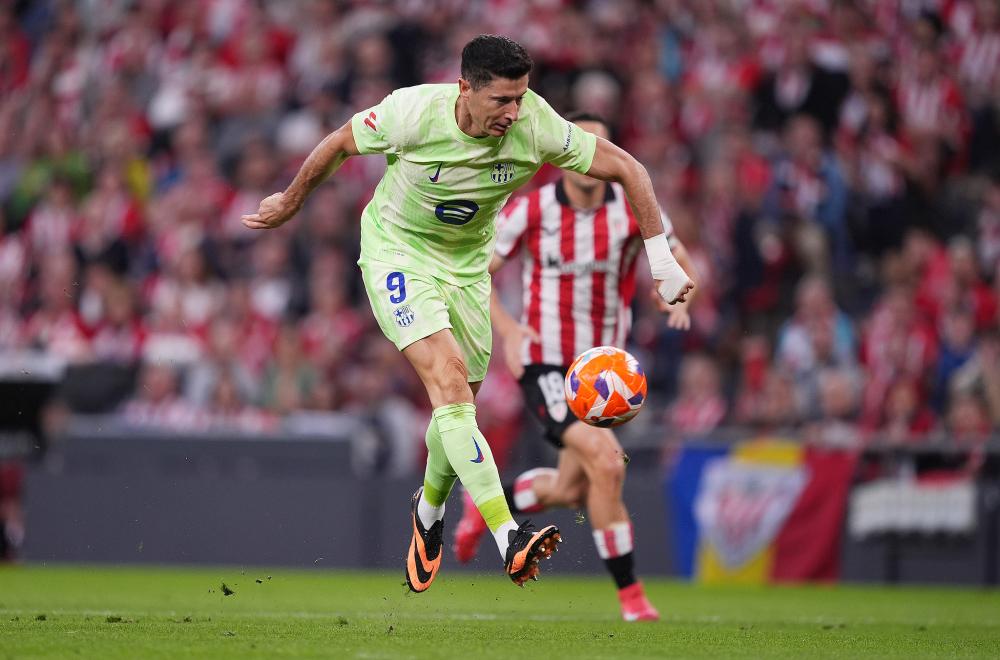 气温未降，“雪”先来了？杭州桐庐滑雪场“开板”，半个月后还有“夜滑”