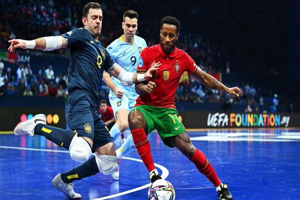 皇马西甲主场20年来首次罚下2人，19年来首次输给塞尔塔