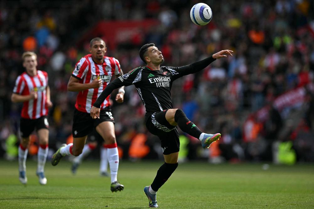 足球转会窗最新消息，欧洲豪门积极引援