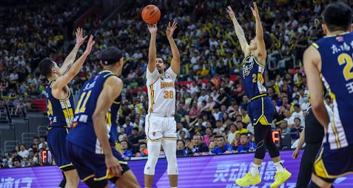 蒙特雷教练：拉莫斯的未来？他现在专注于赢得联赛冠军